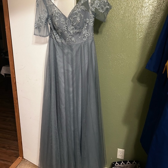 Formal Dress - Picture 2 of 4